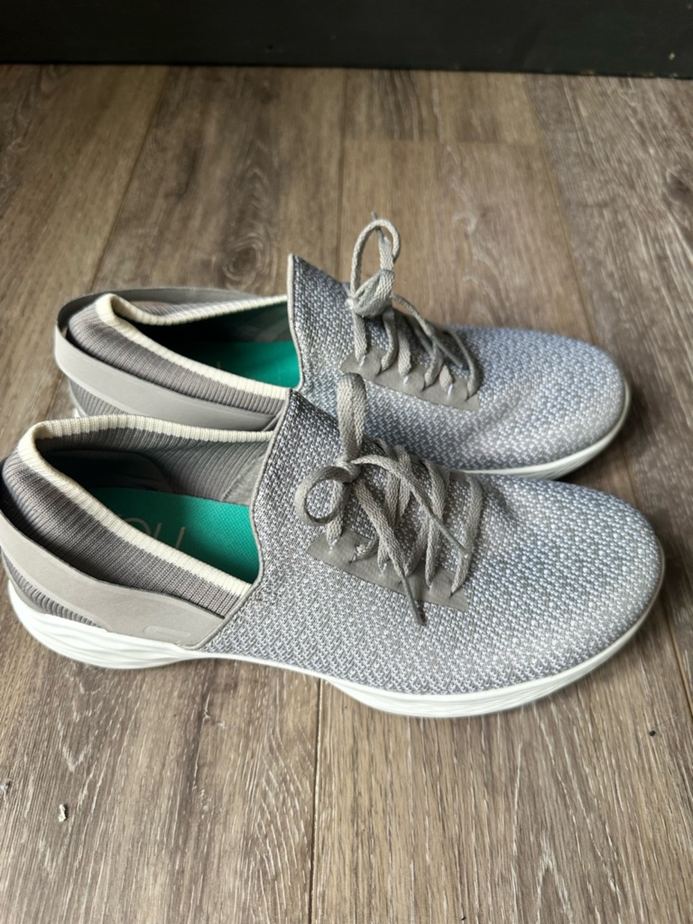 Skechers YOU Wall Women's‎ Gray Easy Slip On Walking Shoes sz 8